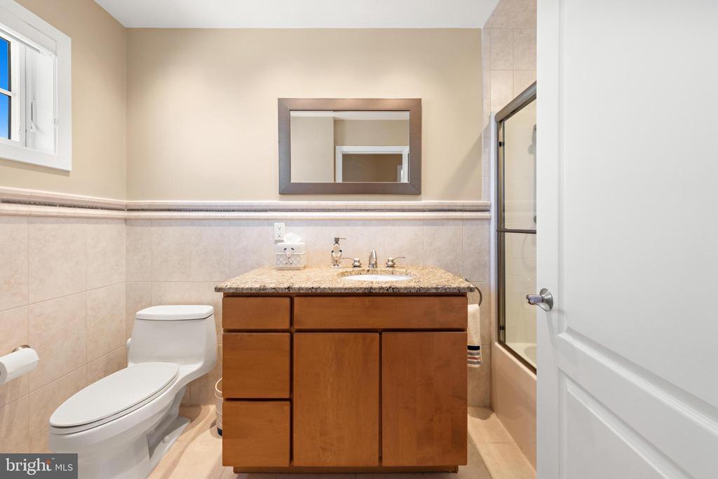 15 W RYERSON LANE