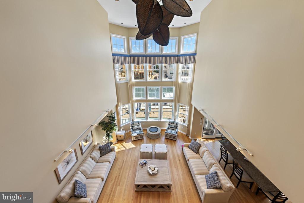 15 W RYERSON LANE
