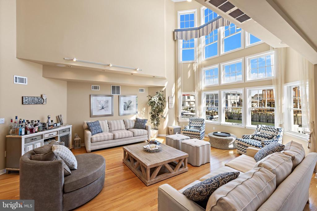 15 W RYERSON LANE