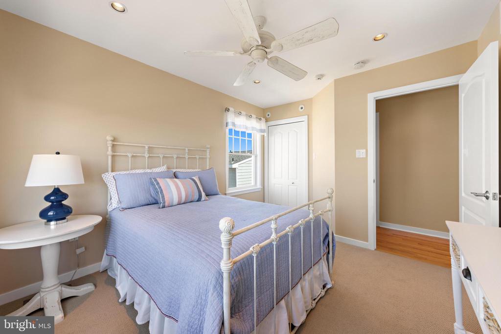 15 W RYERSON LANE
