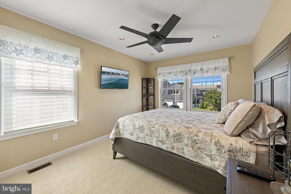15 W RYERSON LANE