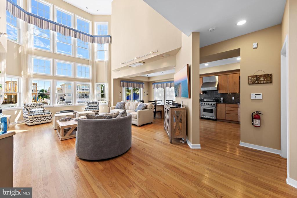 15 W RYERSON LANE