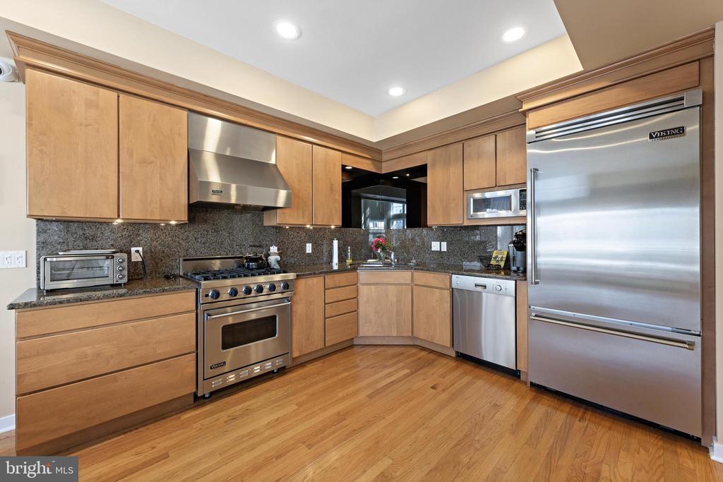 15 W RYERSON LANE