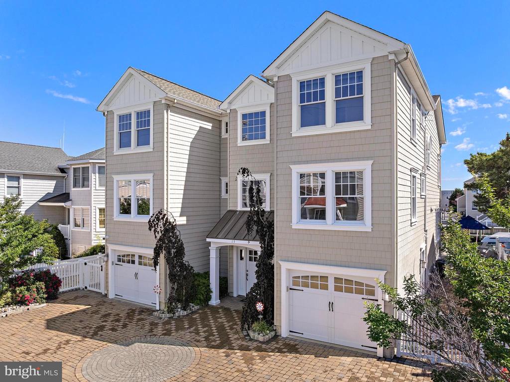 15 W RYERSON LANE