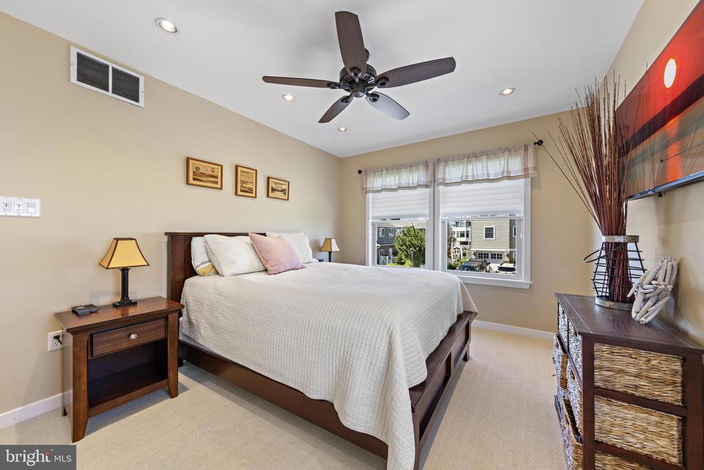 15 W RYERSON LANE