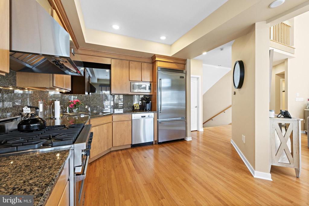 15 W RYERSON LANE