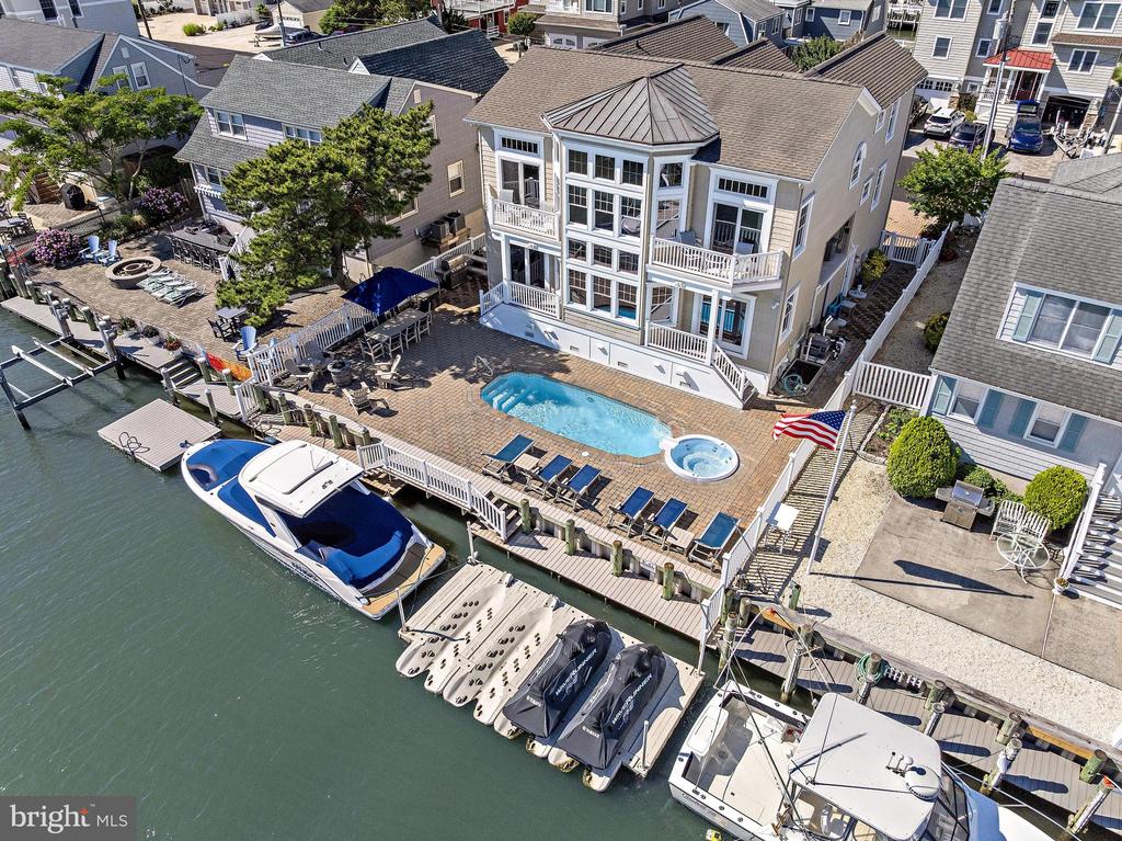 15 W RYERSON LANE