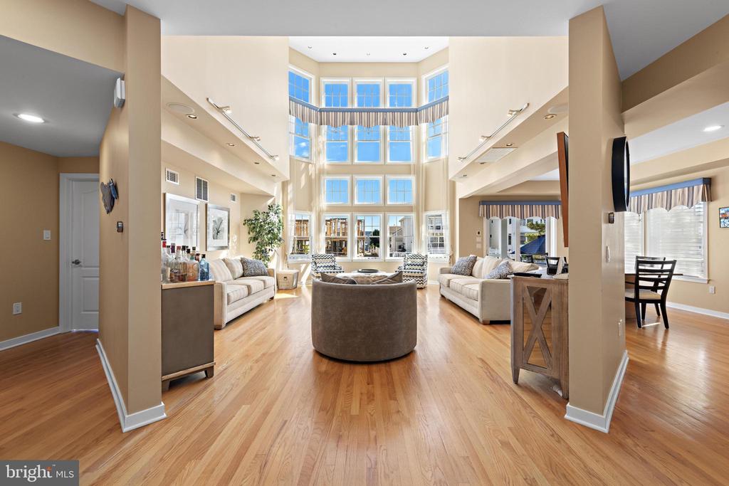 15 W RYERSON LANE