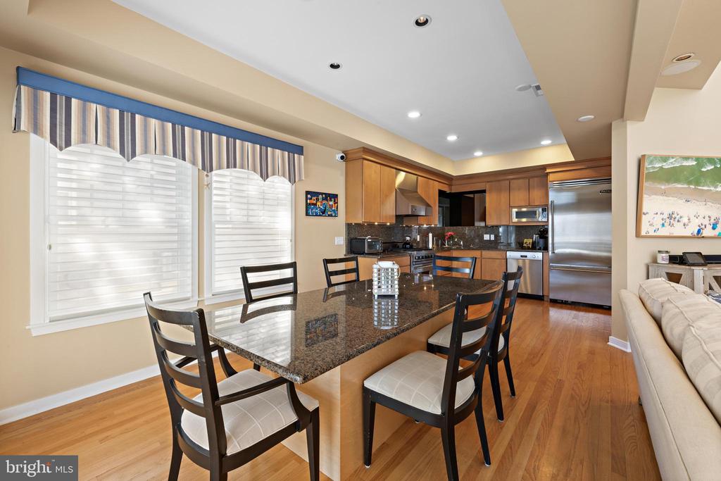 15 W RYERSON LANE