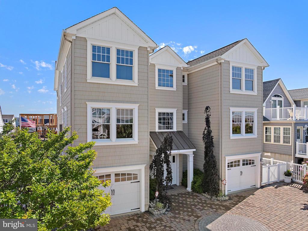 15 W RYERSON LANE
