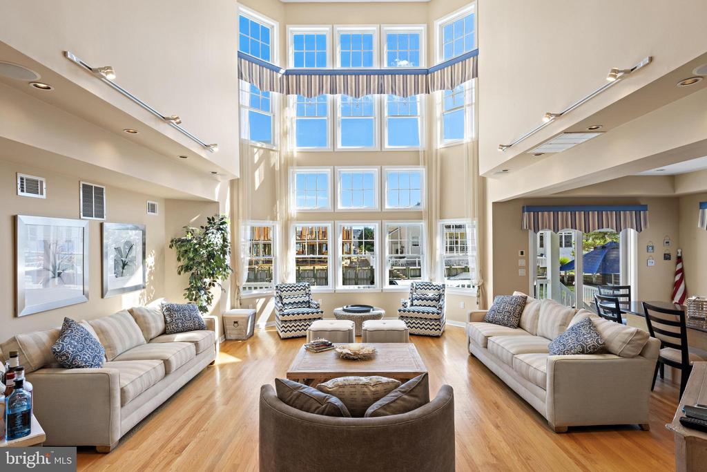 15 W RYERSON LANE