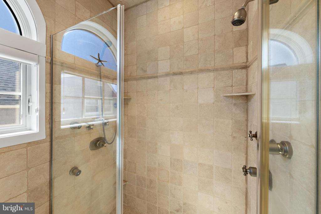 15 W RYERSON LANE