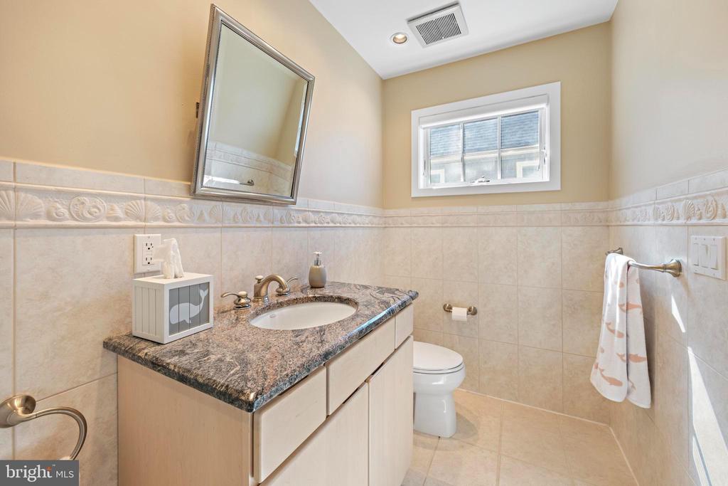 15 W RYERSON LANE