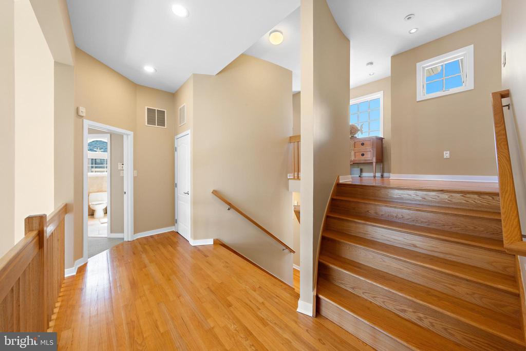 15 W RYERSON LANE