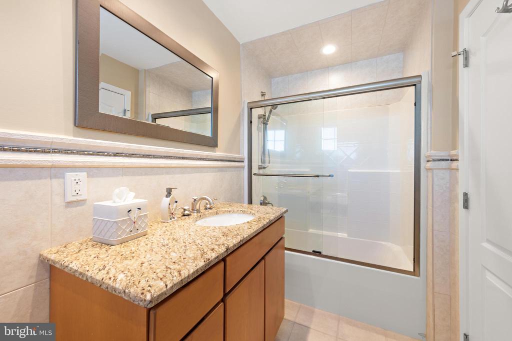 15 W RYERSON LANE