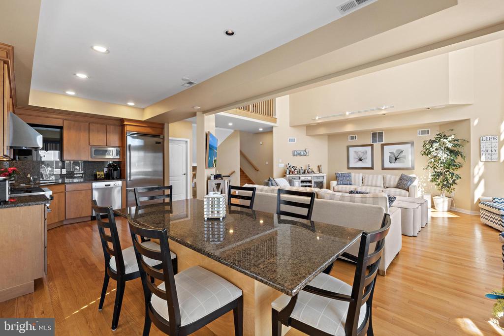 15 W RYERSON LANE