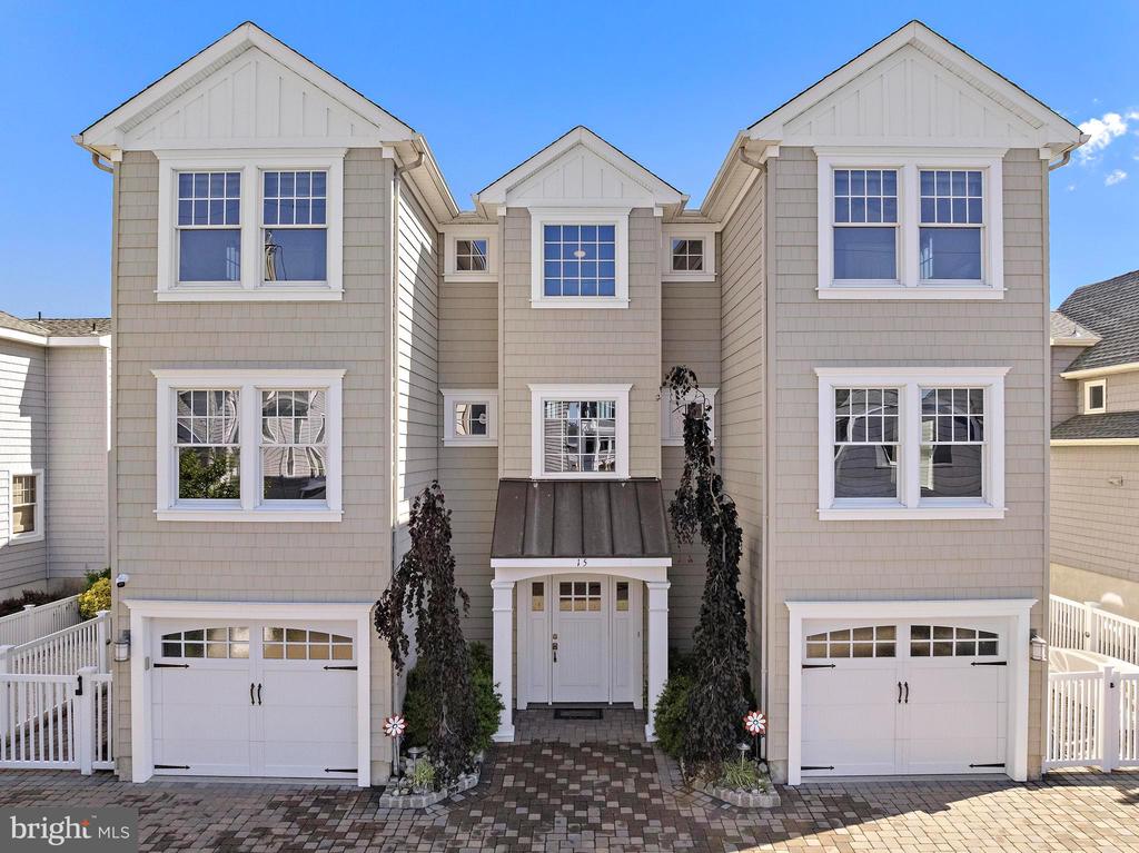 15 W RYERSON LANE