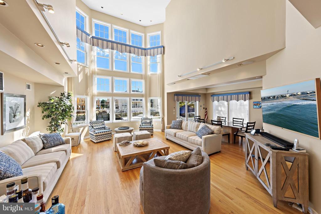 15 W RYERSON LANE