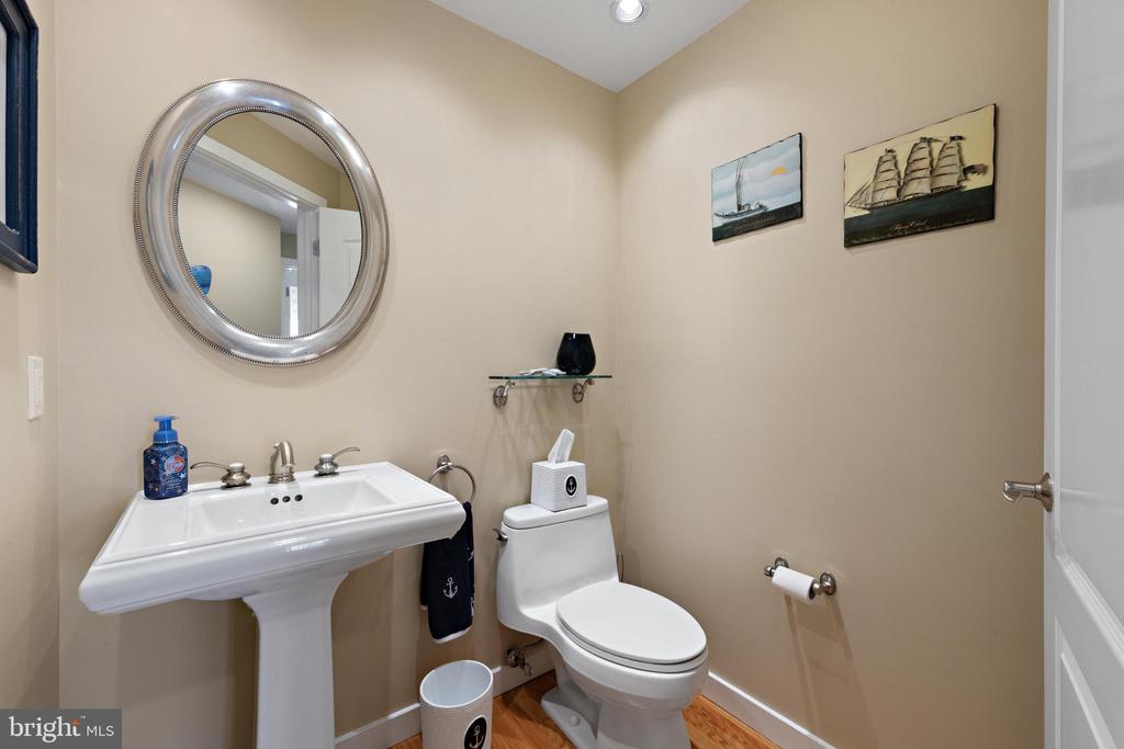 15 W RYERSON LANE