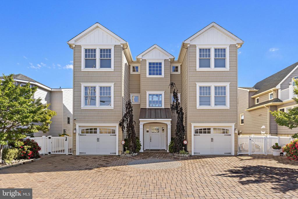 15 W RYERSON LANE