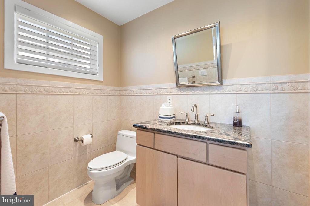 15 W RYERSON LANE