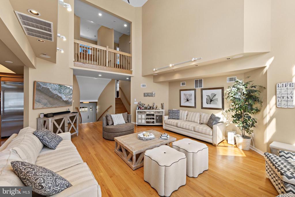 15 W RYERSON LANE