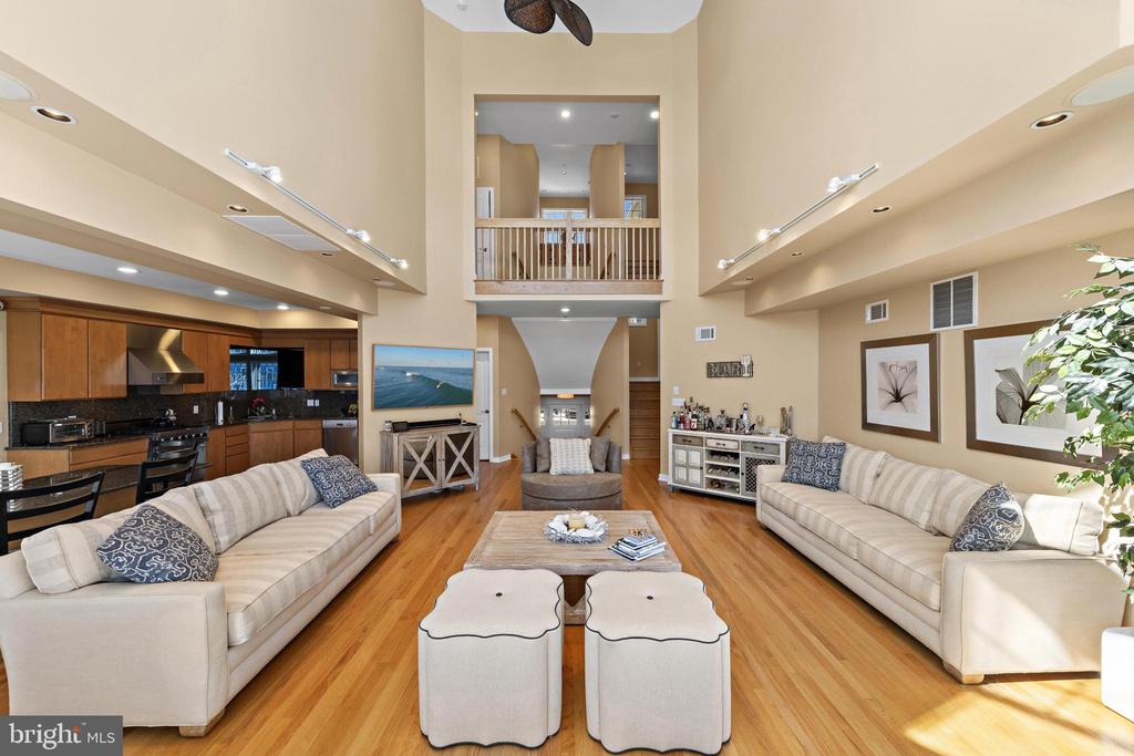 15 W RYERSON LANE
