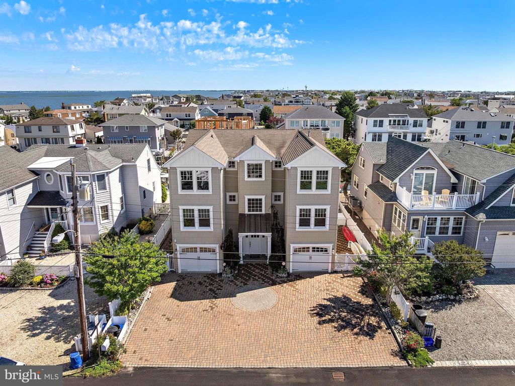 15 W RYERSON LANE