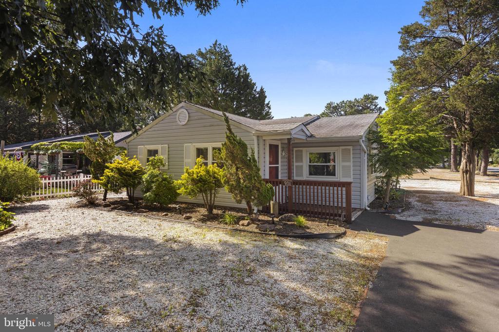 901 BEACH BOULEVARD