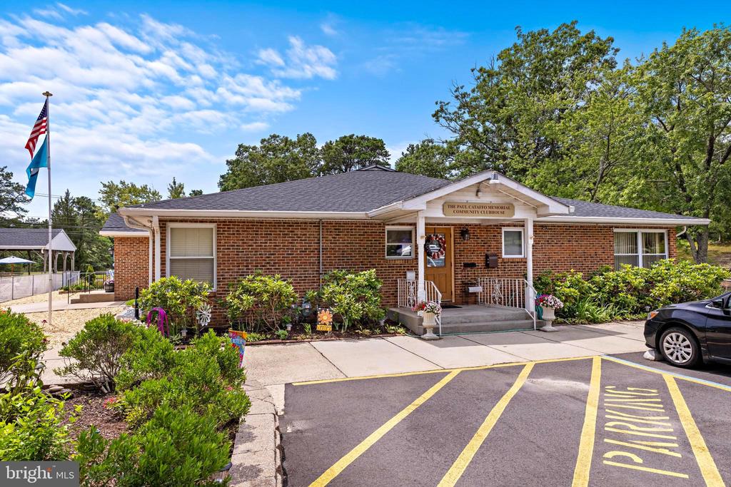 10 CEDAR AVENUE