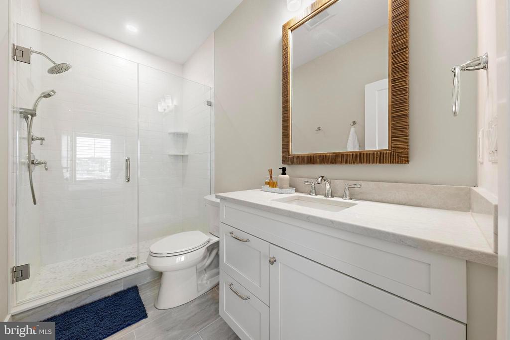 2600 LONG BEACH BOULEVARD Unit: 8
