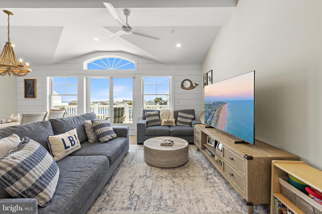 2600 LONG BEACH BOULEVARD Unit: 8
