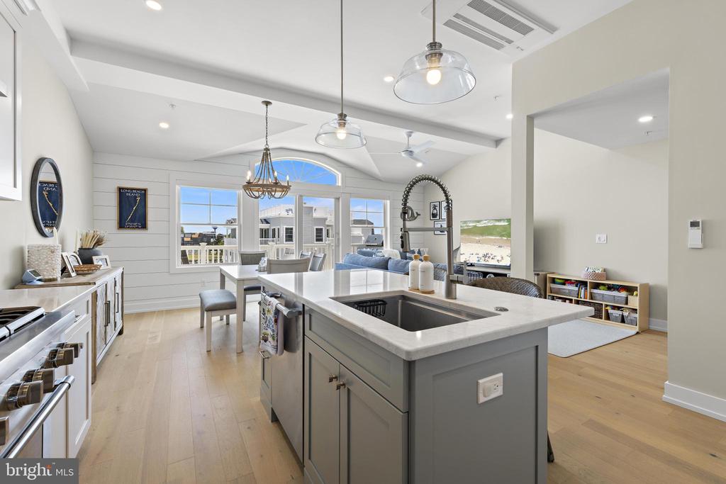 2600 LONG BEACH BOULEVARD Unit: 8