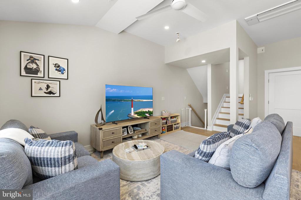 2600 LONG BEACH BOULEVARD Unit: 8
