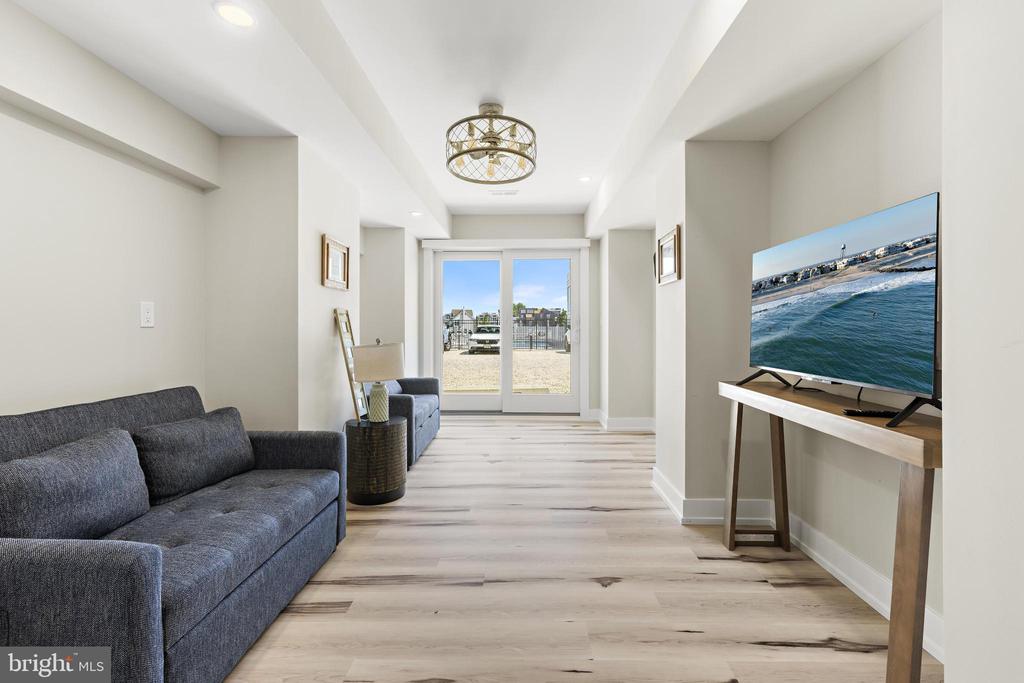 2600 LONG BEACH BOULEVARD Unit: 8