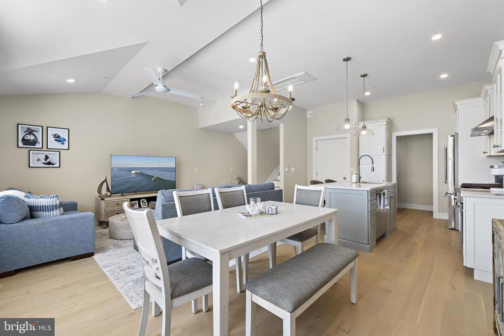 2600 LONG BEACH BOULEVARD Unit: 8