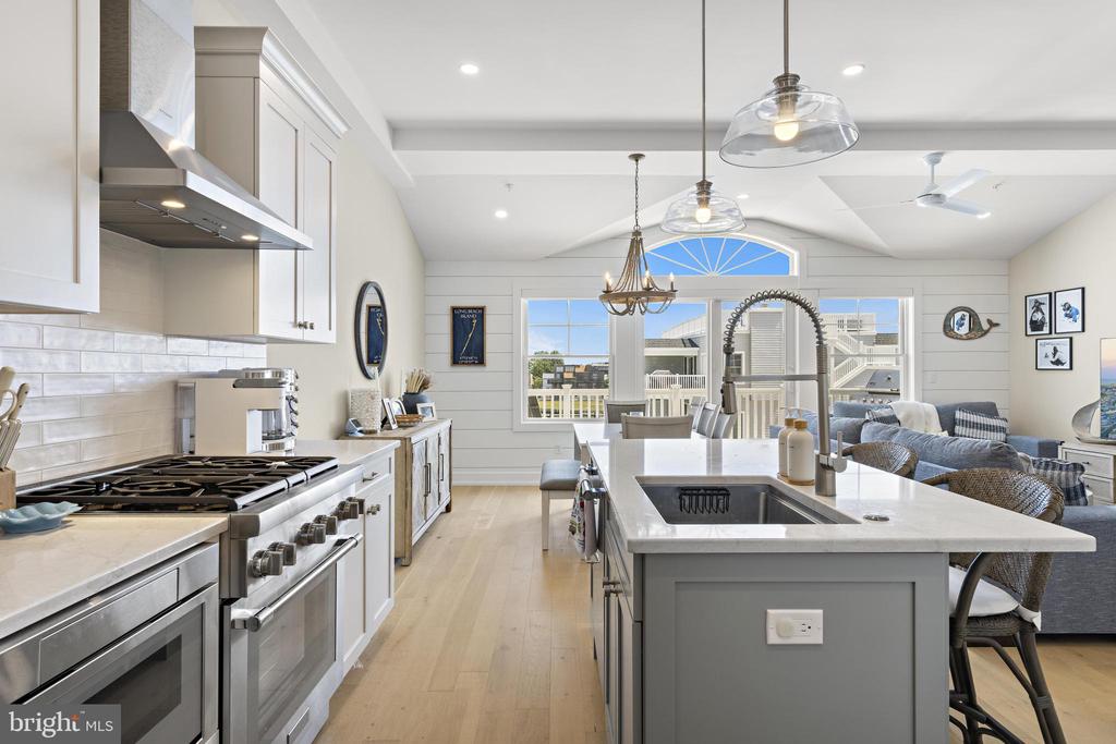 2600 LONG BEACH BOULEVARD Unit: 8