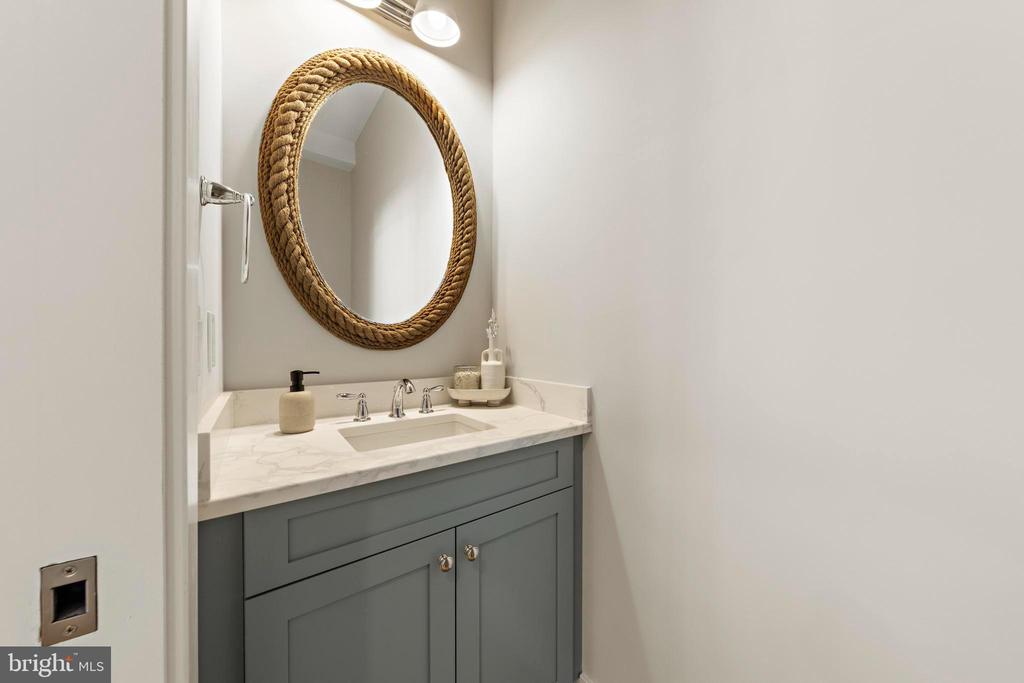 2600 LONG BEACH BOULEVARD Unit: 8