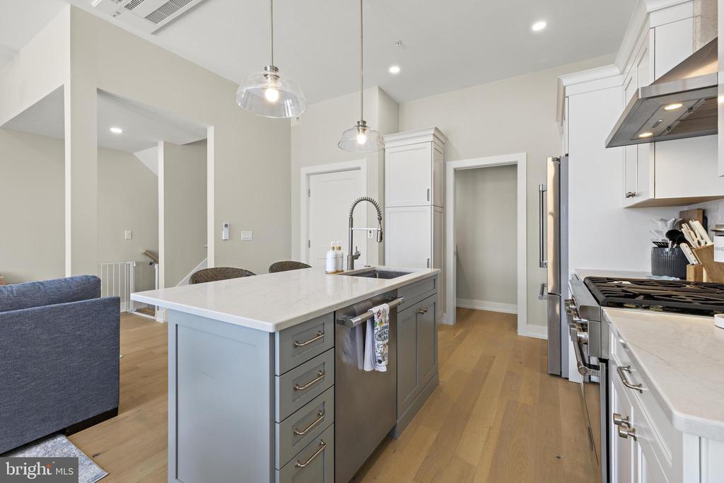 2600 LONG BEACH BOULEVARD Unit: 8