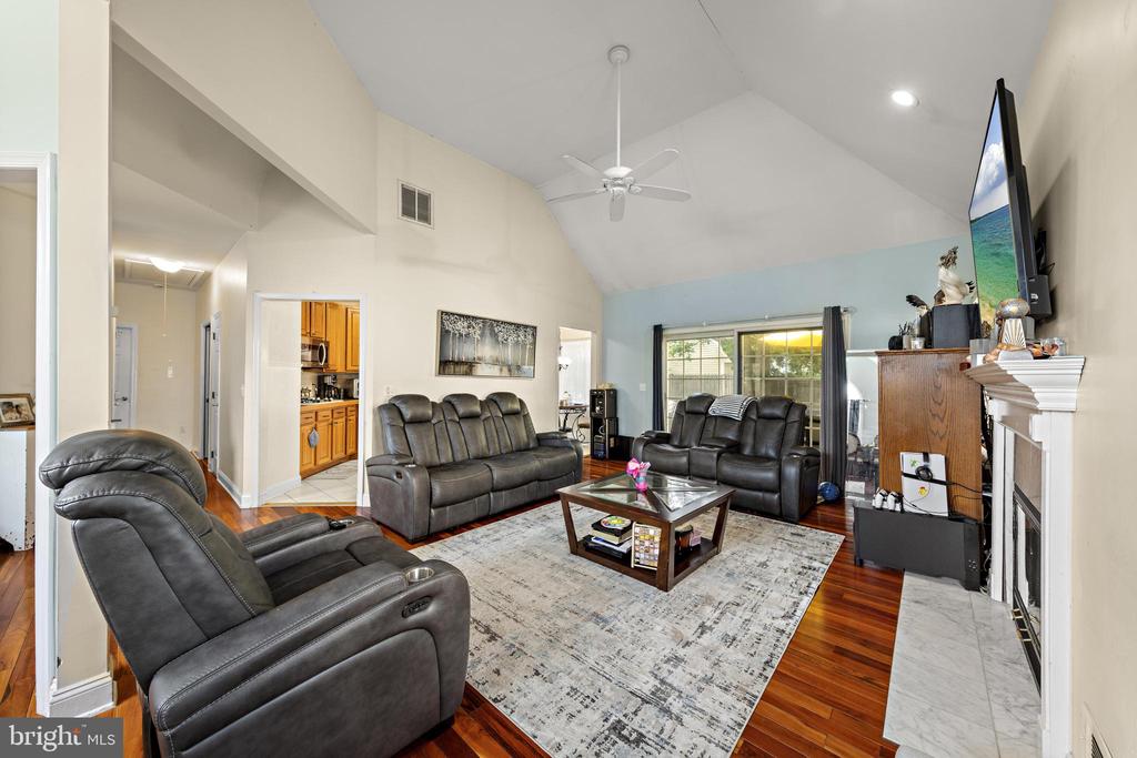 1016 BEACH LANE