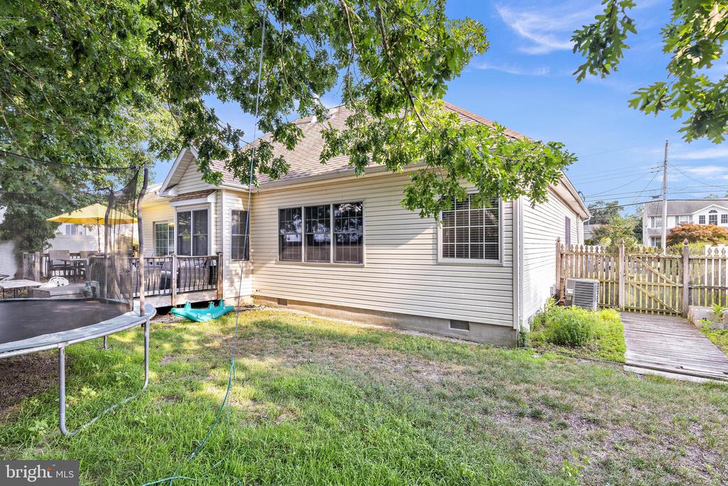 1016 BEACH LANE