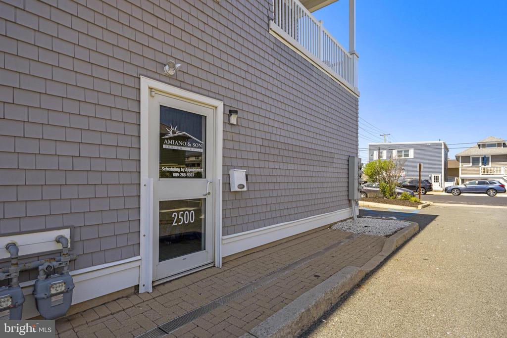 2500 LONG BEACH BOULEVARD Unit: A4