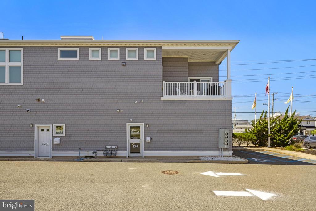 2500 LONG BEACH BOULEVARD Unit: A4