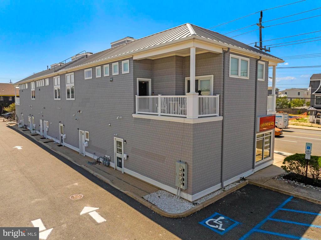2500 LONG BEACH BOULEVARD Unit: A4