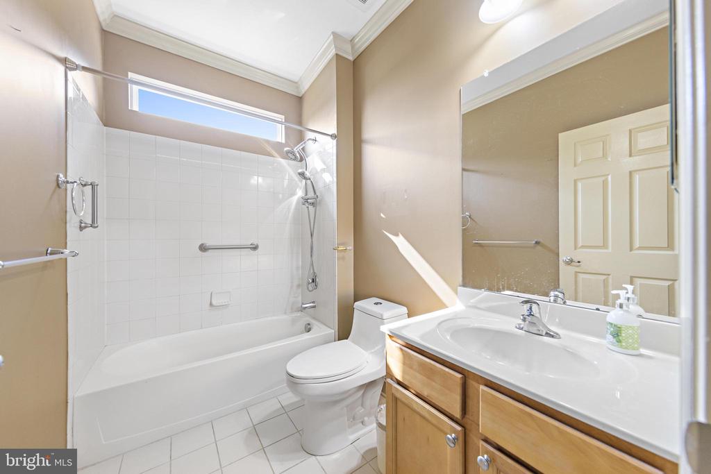 256 NEWPORT WAY