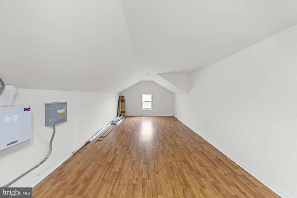 256 NEWPORT WAY