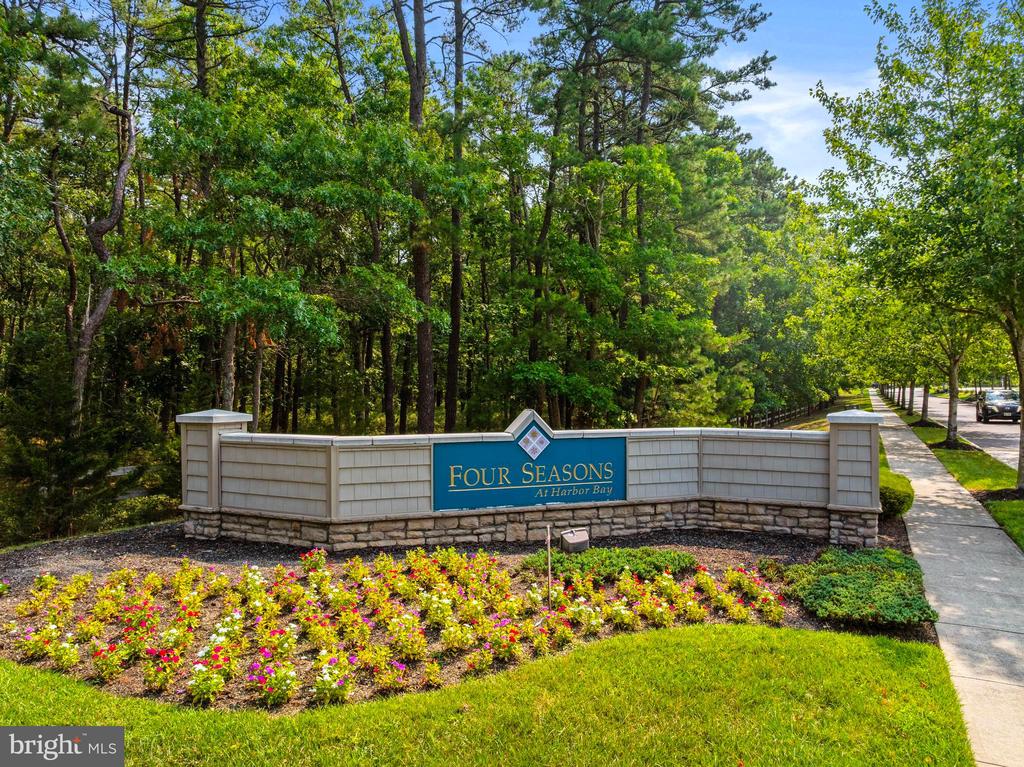 256 NEWPORT WAY