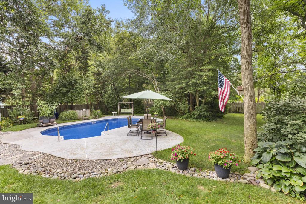 4 PINE OAK DRIVE