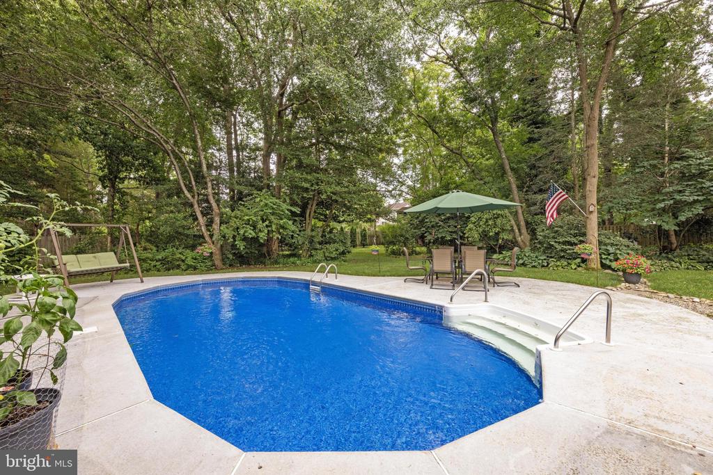 4 PINE OAK DRIVE