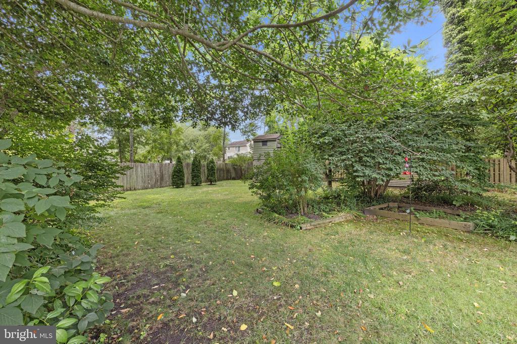 4 PINE OAK DRIVE